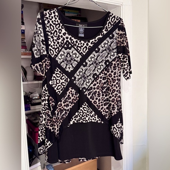 ✨ Fierce Vintage Style & Co. Top | Animal Print Statement Piece - Size M ✨ - Picture 4 of 15